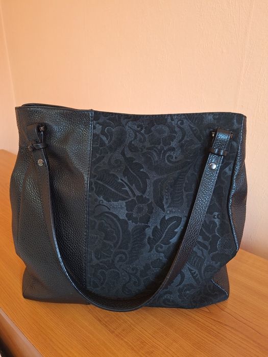 Дамска чанта естествена кожа.