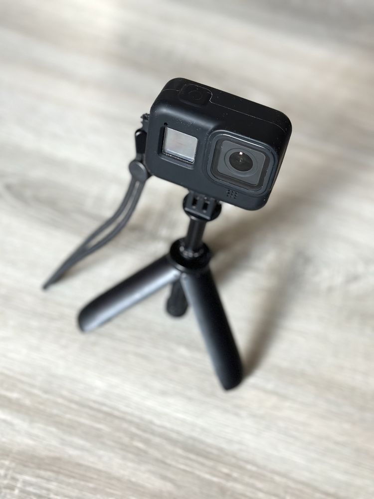 GoPro Hero 8 Black, cu trepied, Card 64 GB, accesorii