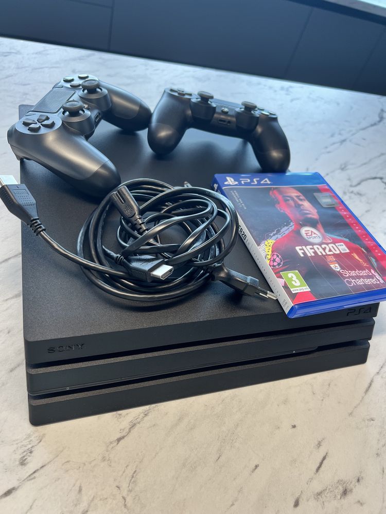 Ps 4 pro cu 2 manse + Fifa20