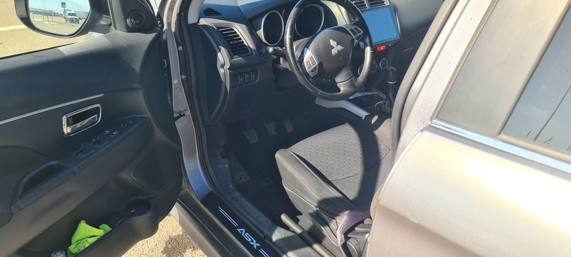 vând mitsubishi asx
