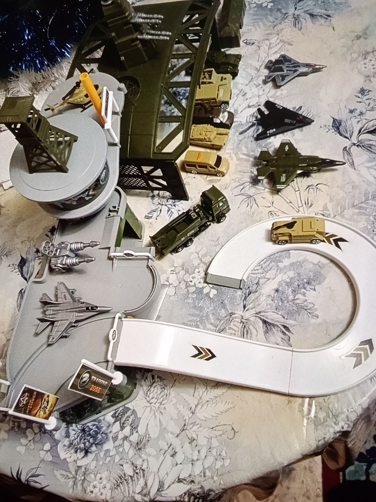 Продам детскую военную базу.