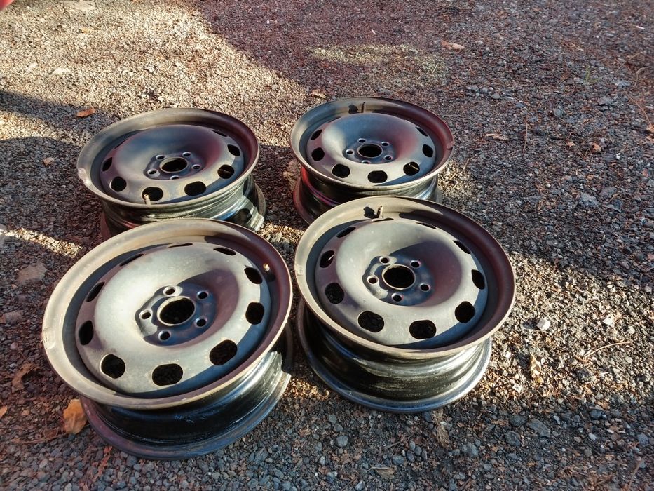 Vând 4 jante tabla R14 (vw golf 4)