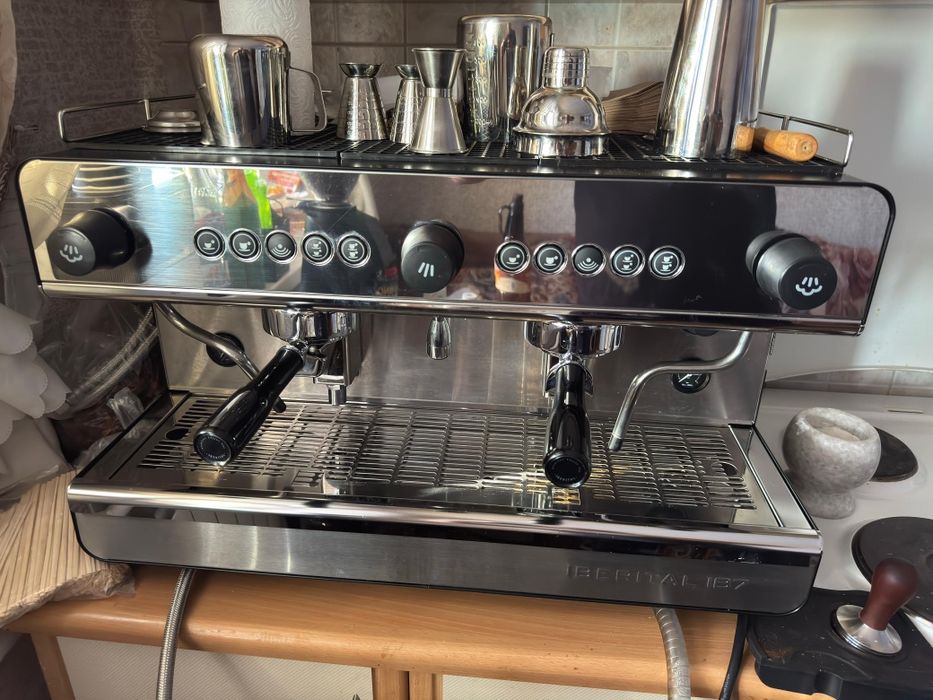 Продам кофемашину Iberital 2 Group и Кофемолку Macap PRO INST  черную