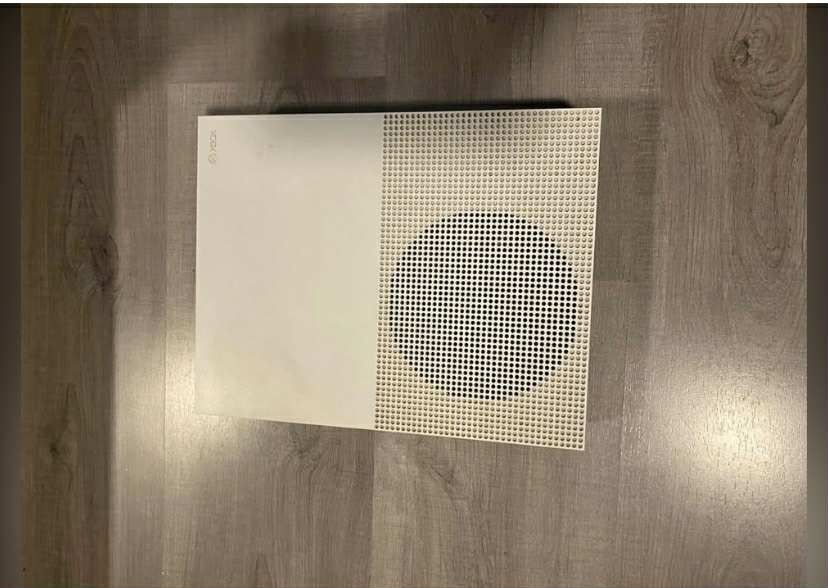 Vând Xbox one s 1tb