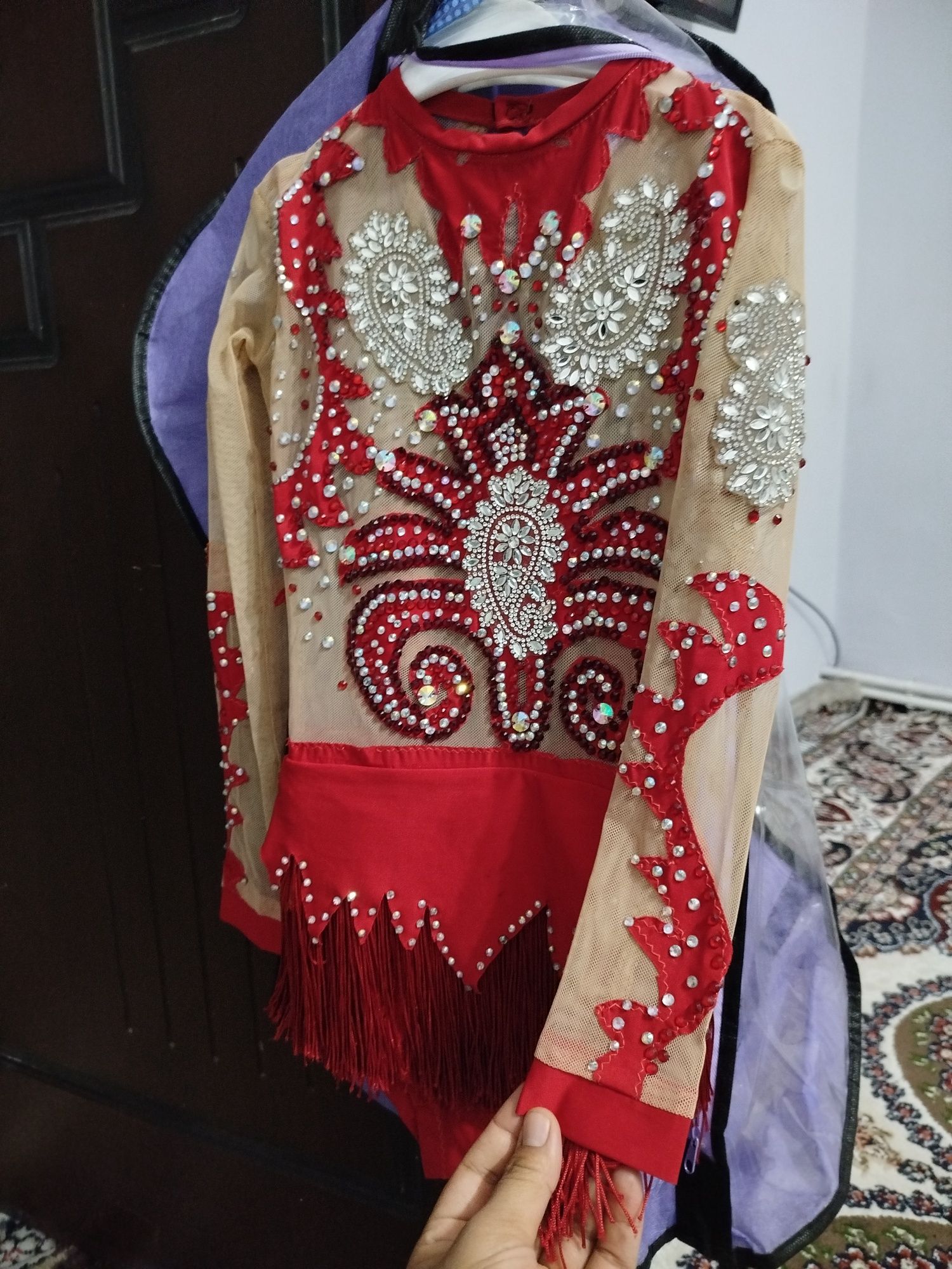Gimnastika musobaqa formasi. Sotiladi,