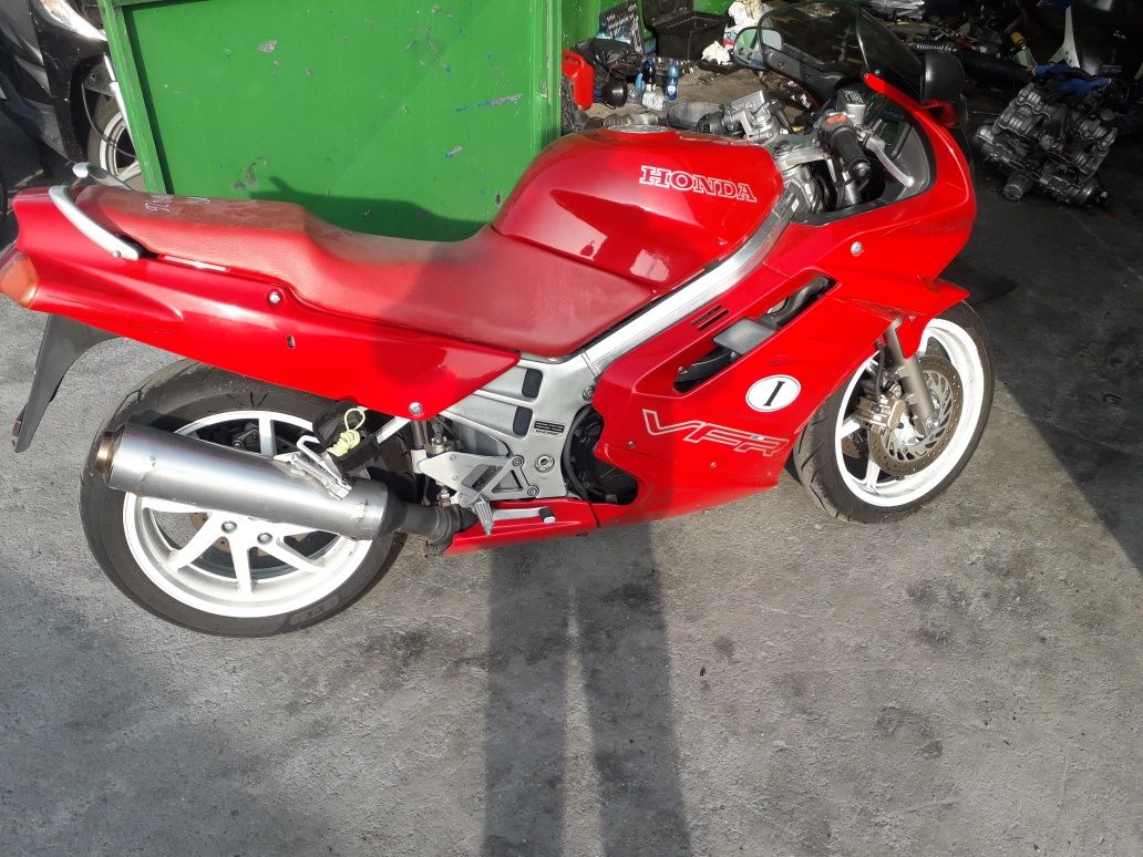 Honda VFR 750 F -На части