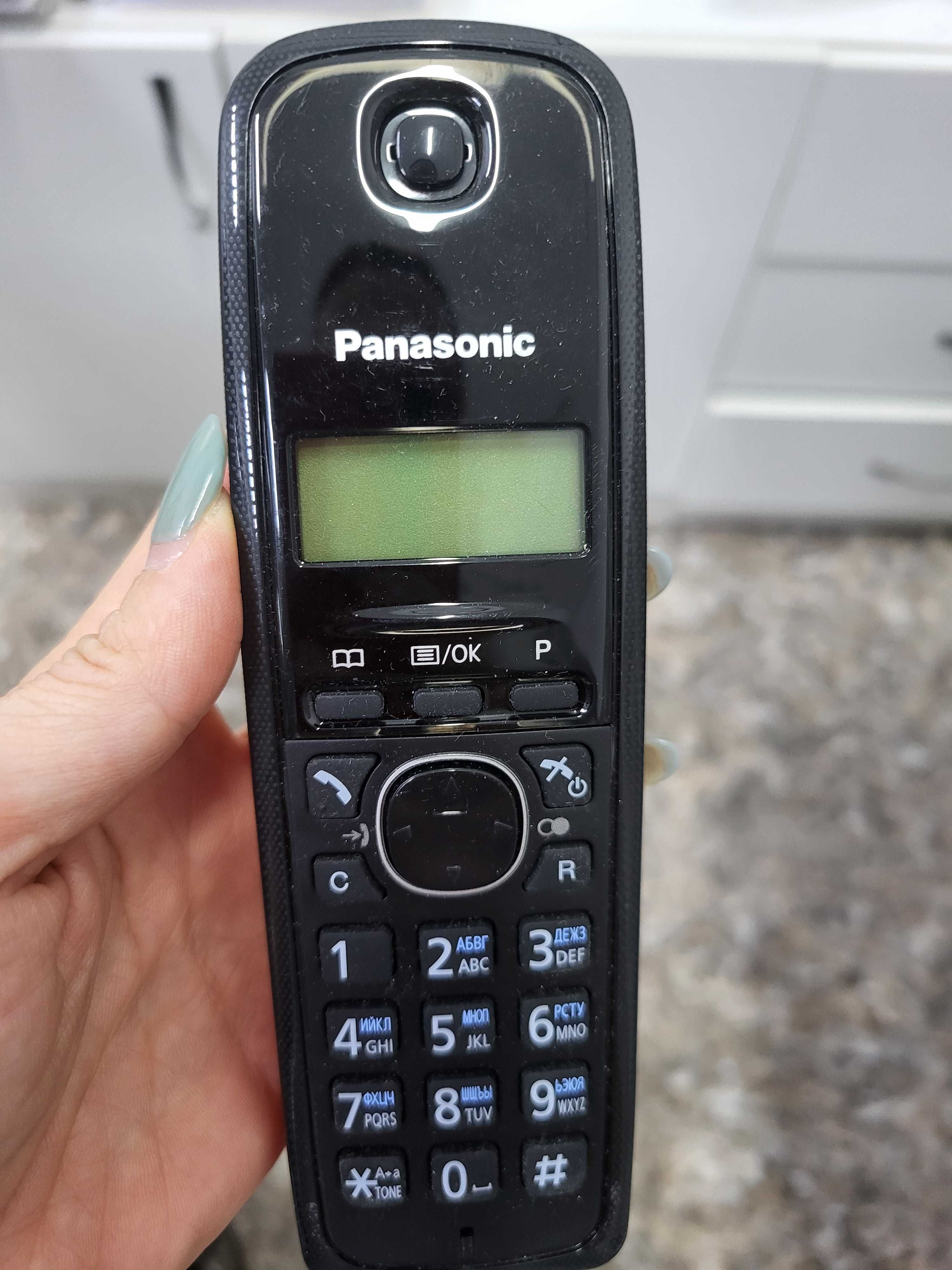 Радио-телефон Panasonic KX-TG1612CA красного цвета