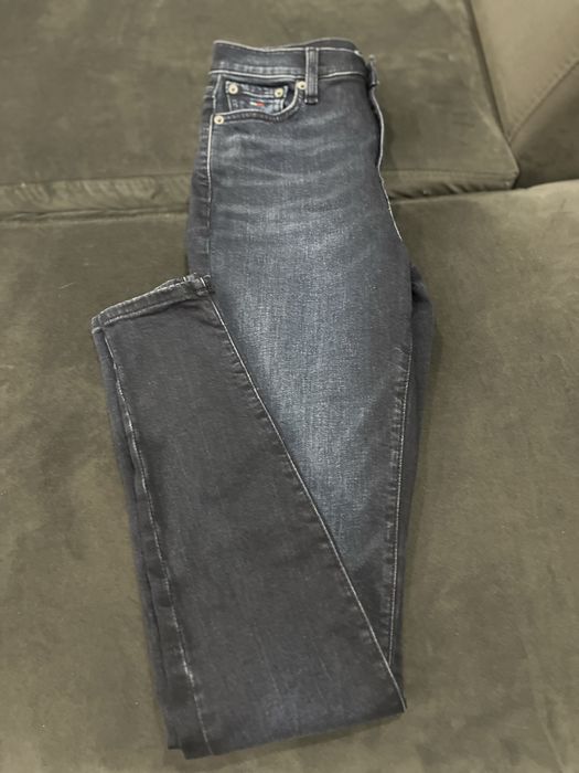 Тъмносини дънки