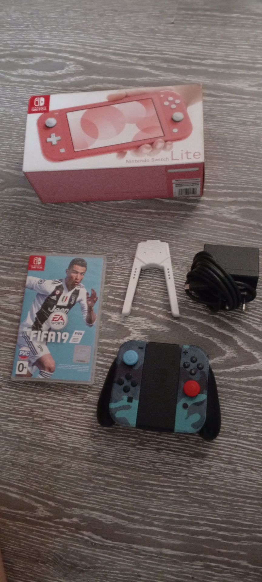 Продам switch lite прошитый полный комплект