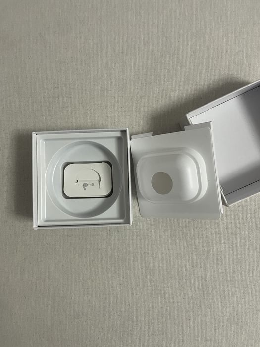 Cutie iPhone13 si AirPods Pro 2 si cablu casti