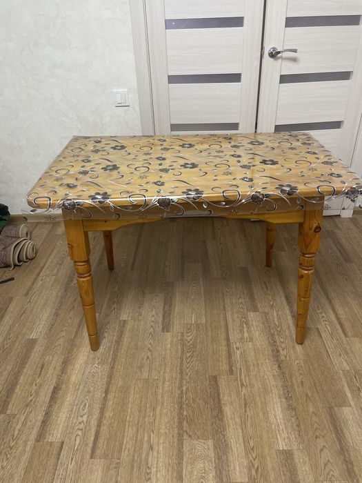 Продам стол в хорошем состоянии