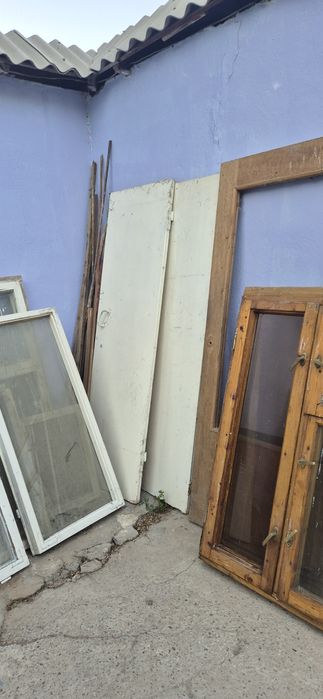 Продаются б/у Двери / рамы г. Карши, вокзал.