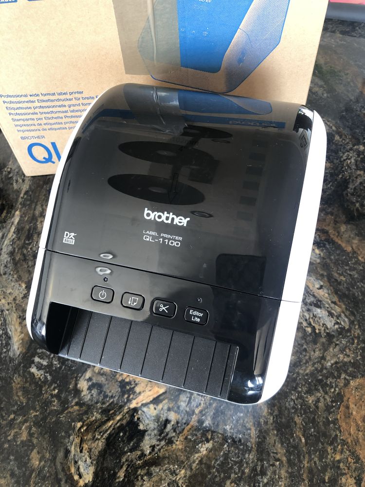 Принтер за етикети Brother QL-1100c, 300DPI, USB, Аuto-Сutter