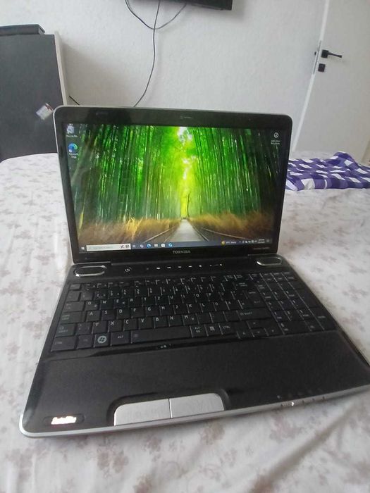 Vând Laptop Toshiba Satellite harman/kardon