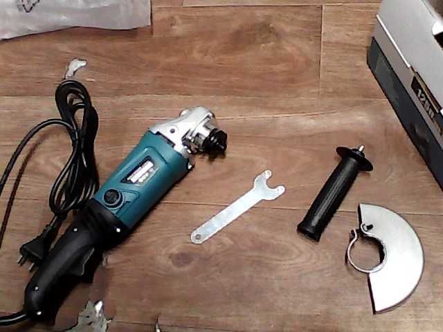 БОЛГАРКА angle grinder В ОТЛИЧНОМ СОСТОЯНИЕ с коробкой и комплектом