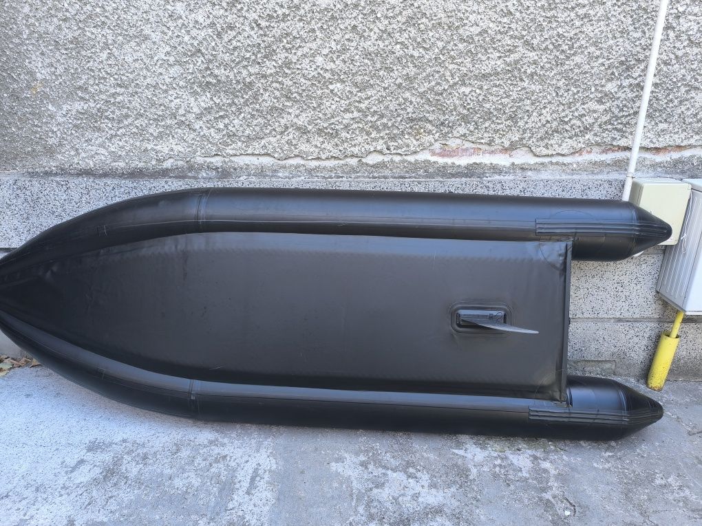 Лодка savage gear