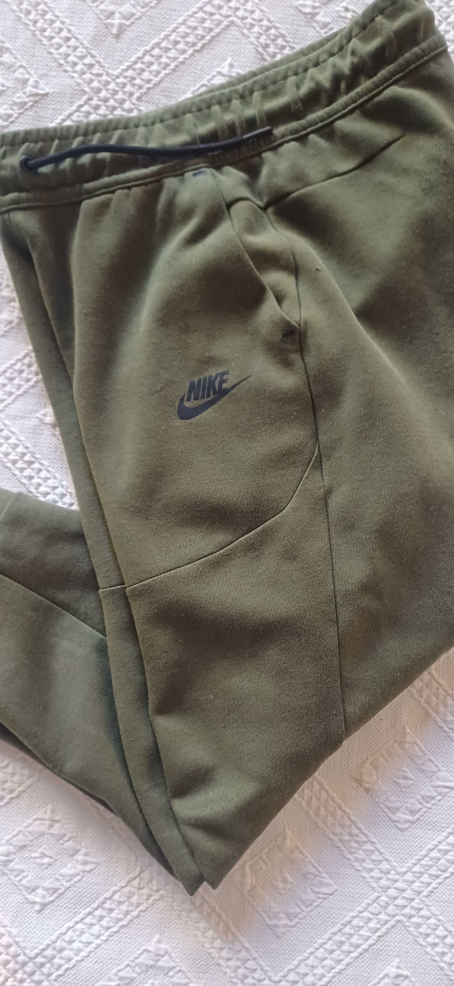 Много запазен Nike tech размер "M" детско