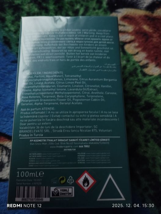 Parfüm de barbati scandal vând sau scimb pe Valentino