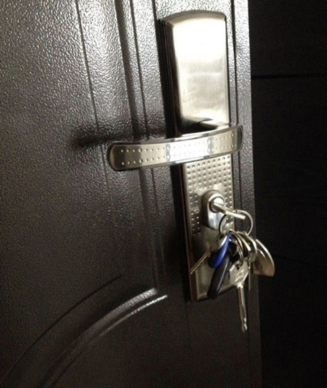 Lacatus 24h/Locksmith 24h/Deblocari USI non stop/Masini/Reparații usi