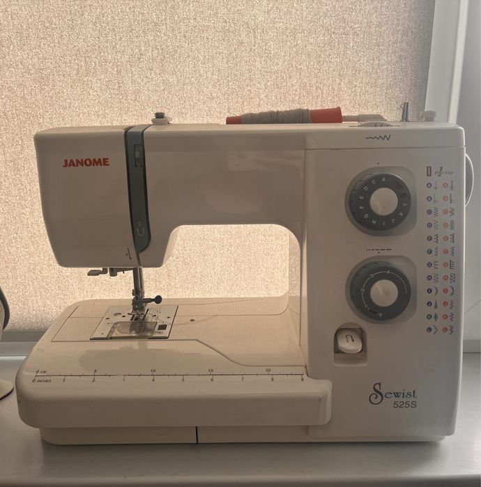 Швейная машина Janome