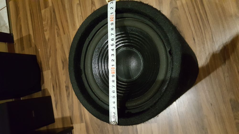 Tub de bass pentru masina