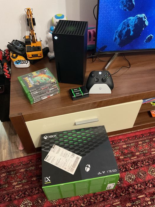 Consola Microsoft Xbox Series X ca nou jocuri