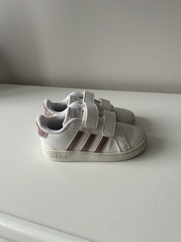Маратонки Adidas за момиче