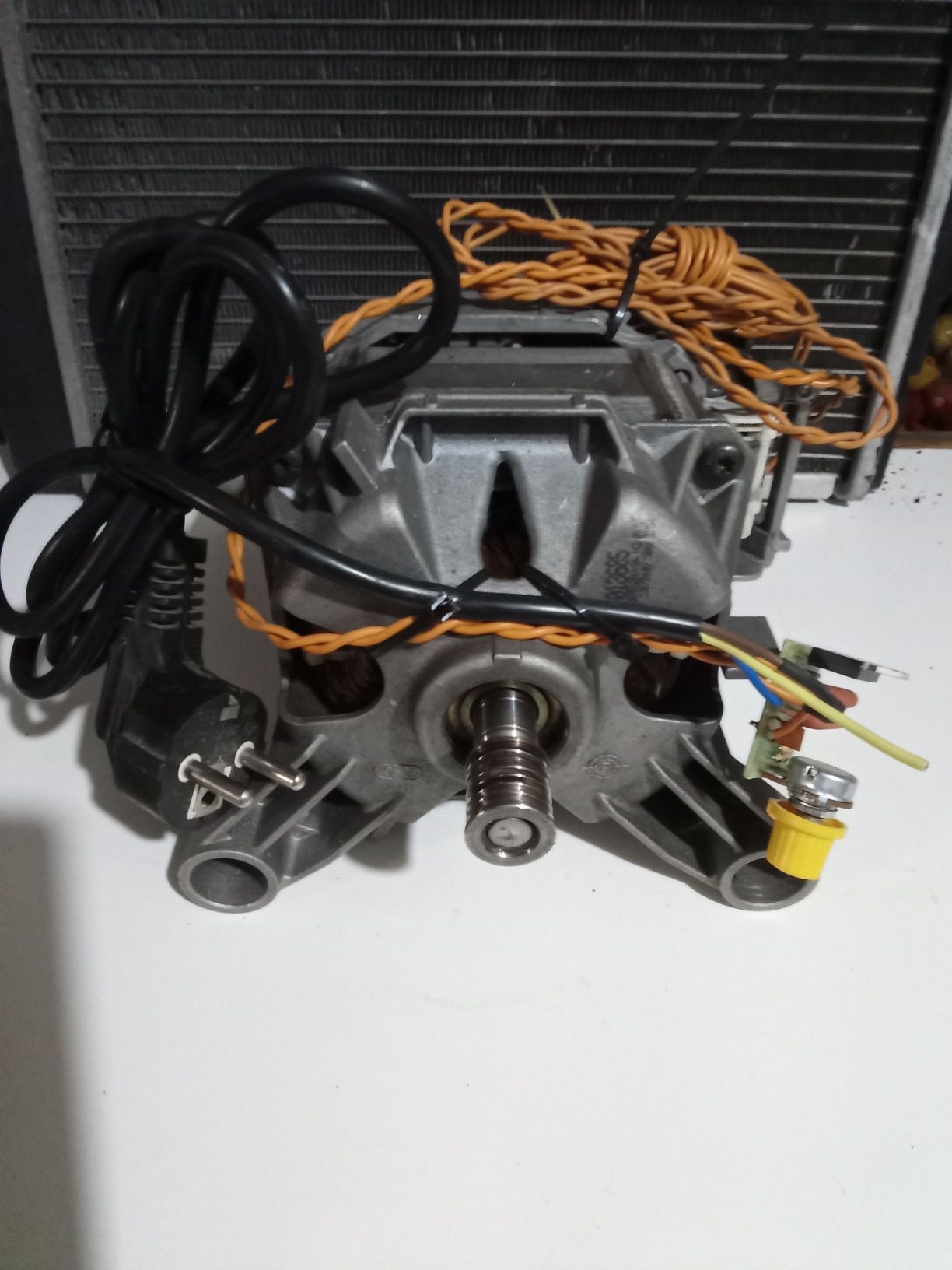 Електромотор 220v./350w/16000 об.,с ключ за регулиране на оборотите.