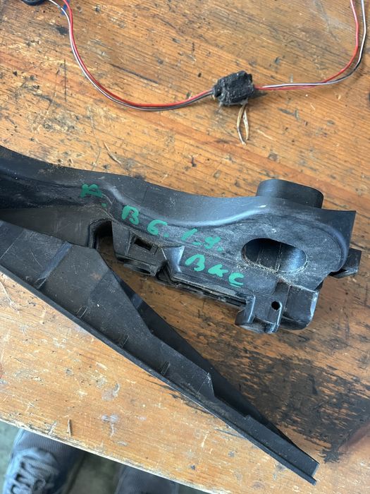 Pedala acceleratie passat b6 1,9 tdi bkc