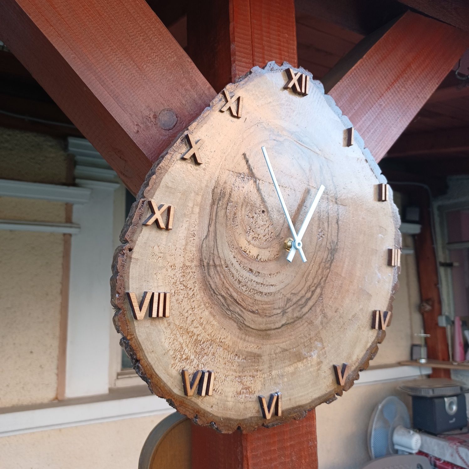 Ceas de perete din lemn de nuc