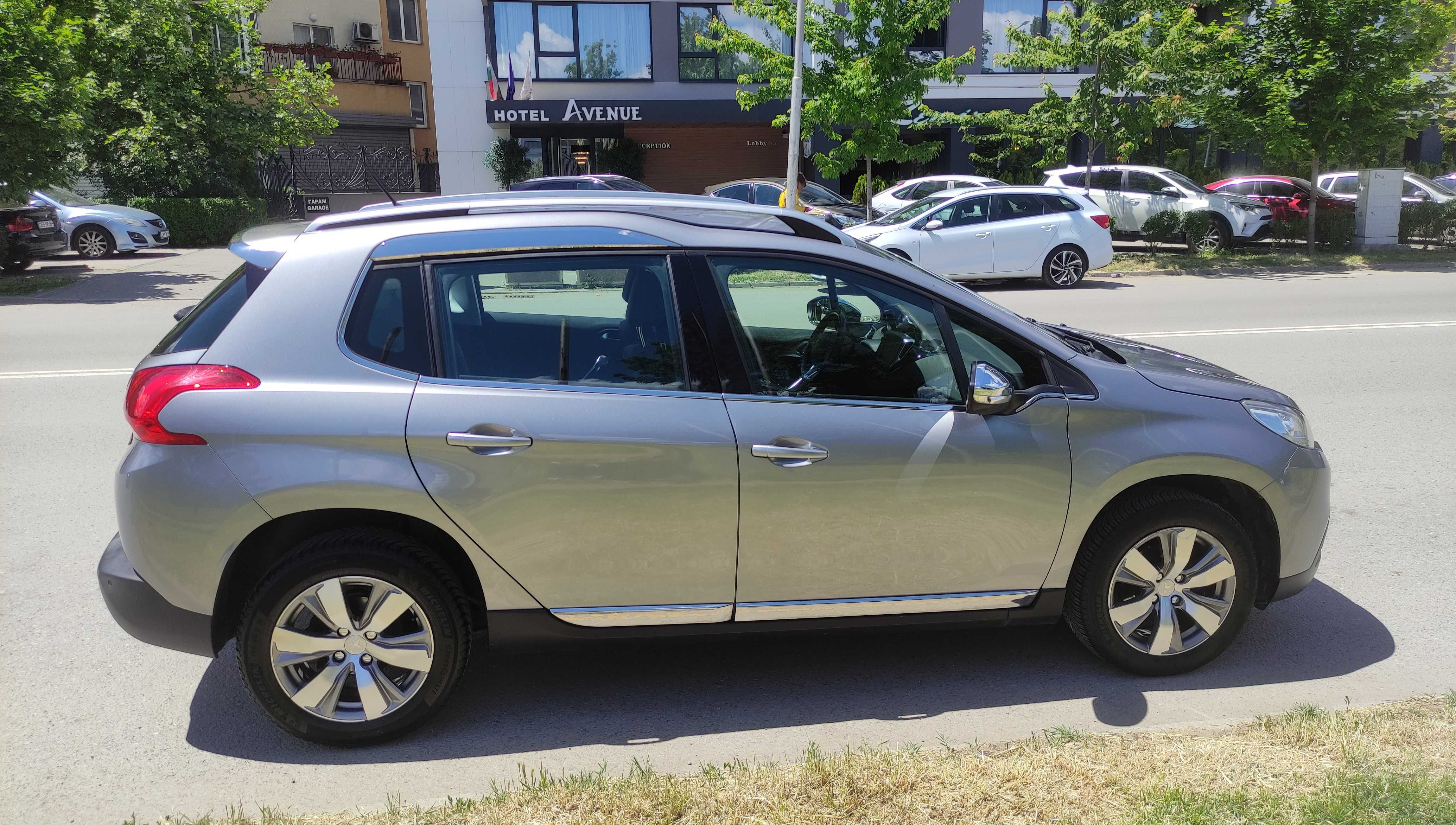 Peugeot 2008 e-HDI ALLURE 1.6 дизел кожа НОВ ВНОС Франция отличен