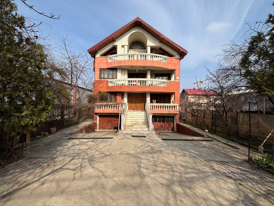 Casa/Cladire de inchiriat Bucium 730mp Central