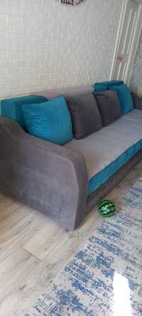 Продам угловой диван яркого цвета