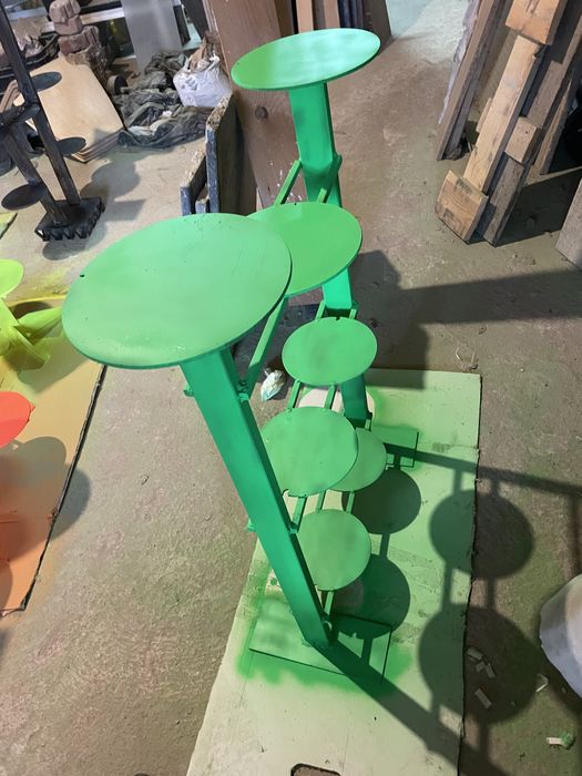 Масивни цветарници от желязо