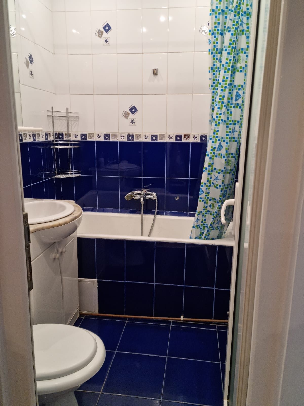 Proprietar vand Apartament 3 camere, semidecomandat, mobilat, utilat
