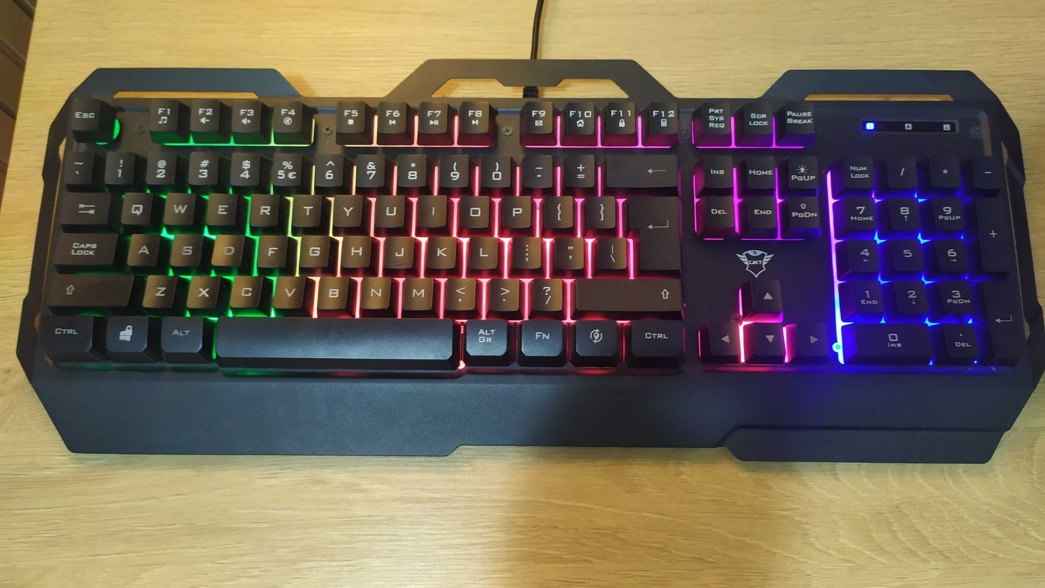 Клавиатура Trust GXT 856 Torac, RGB