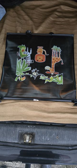 Ролетна щора за автопрозорец