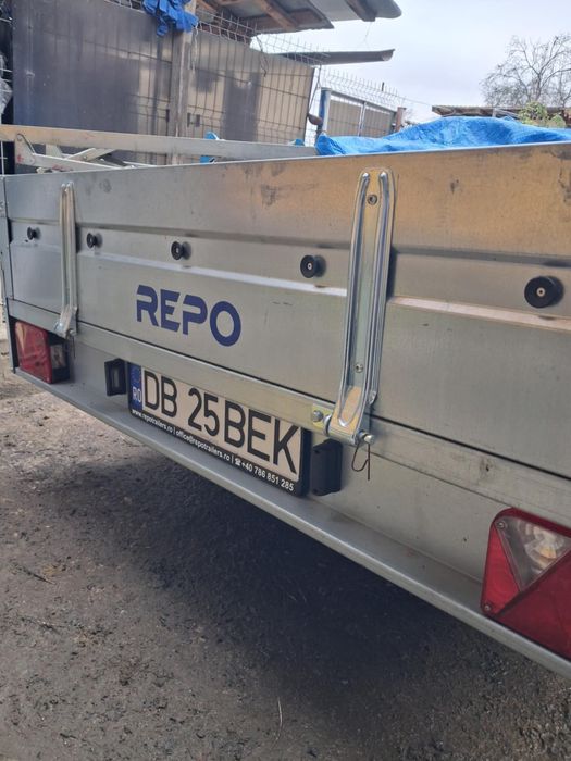 Remorca repo an 2024 are 2 axe cu o lungime de 3 merri cu latime 1.60