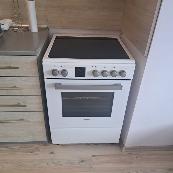 Фурна с котлони SHARP