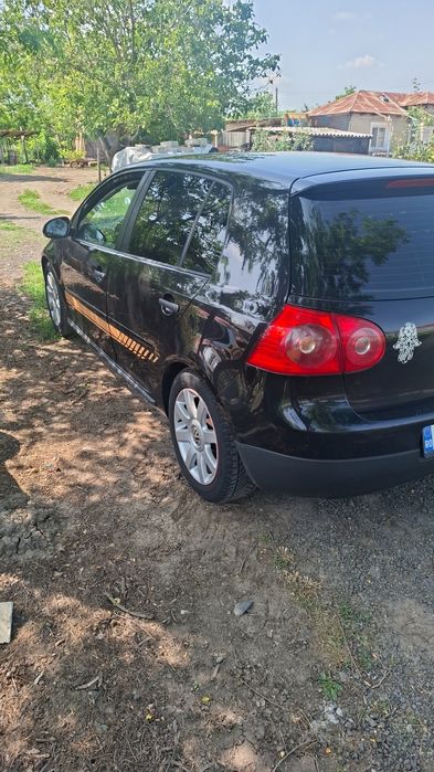 Vând sau schinb golf 5 2000 motoru 140 cai an fabricație 2006