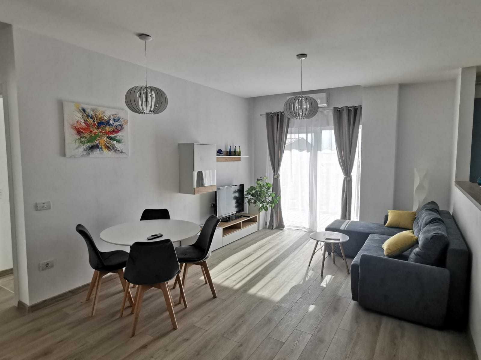 Proprietar inchiriez zona Soarelui apartament cu 2 camere