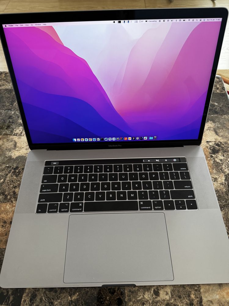 Apple Macbook Pro 15” model 2017 1TB SSD Radeon Pro 560