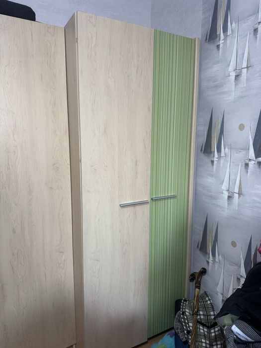 Продам детские шкафы и стол