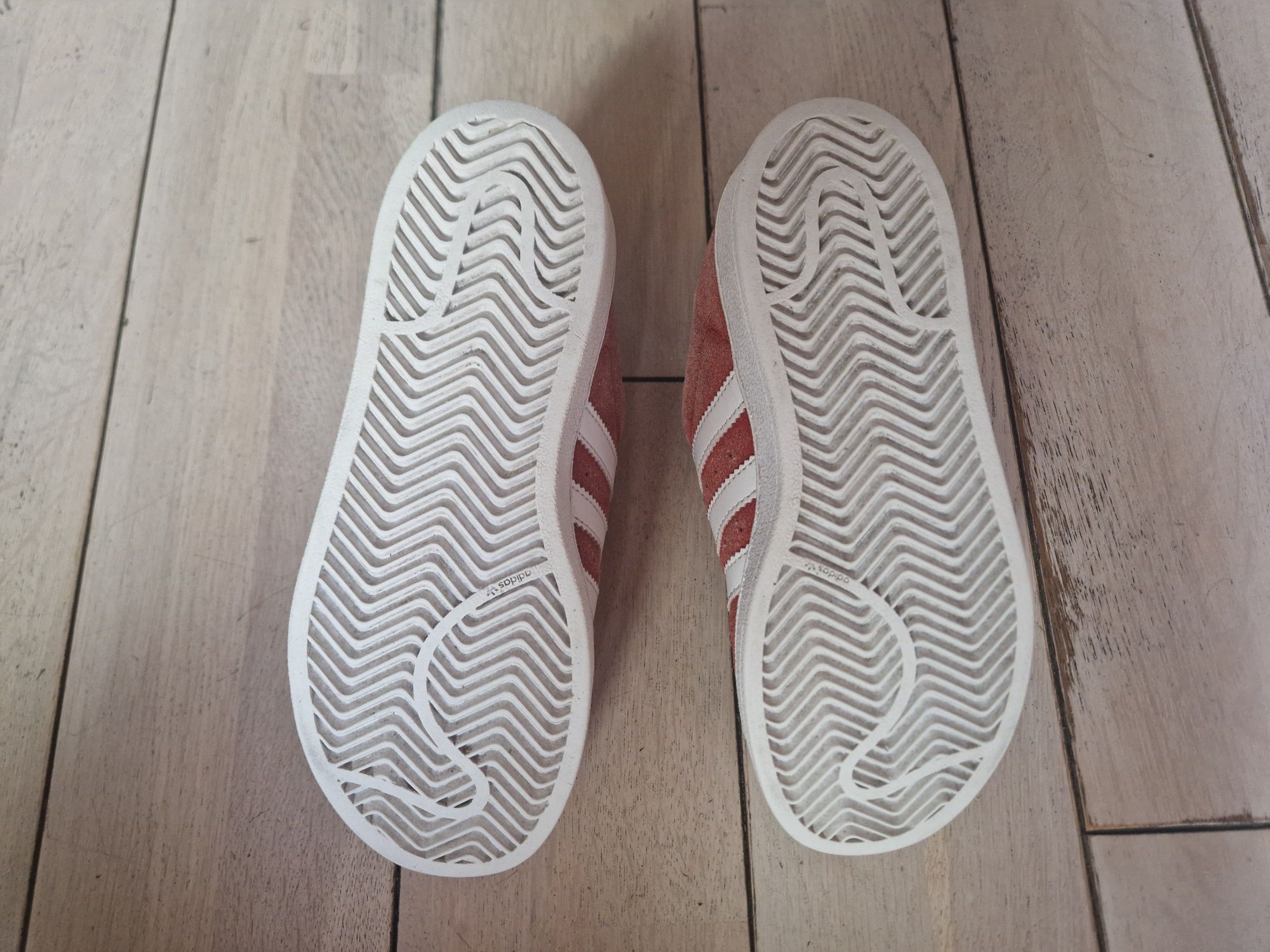 Маратонки Adidas номер 33