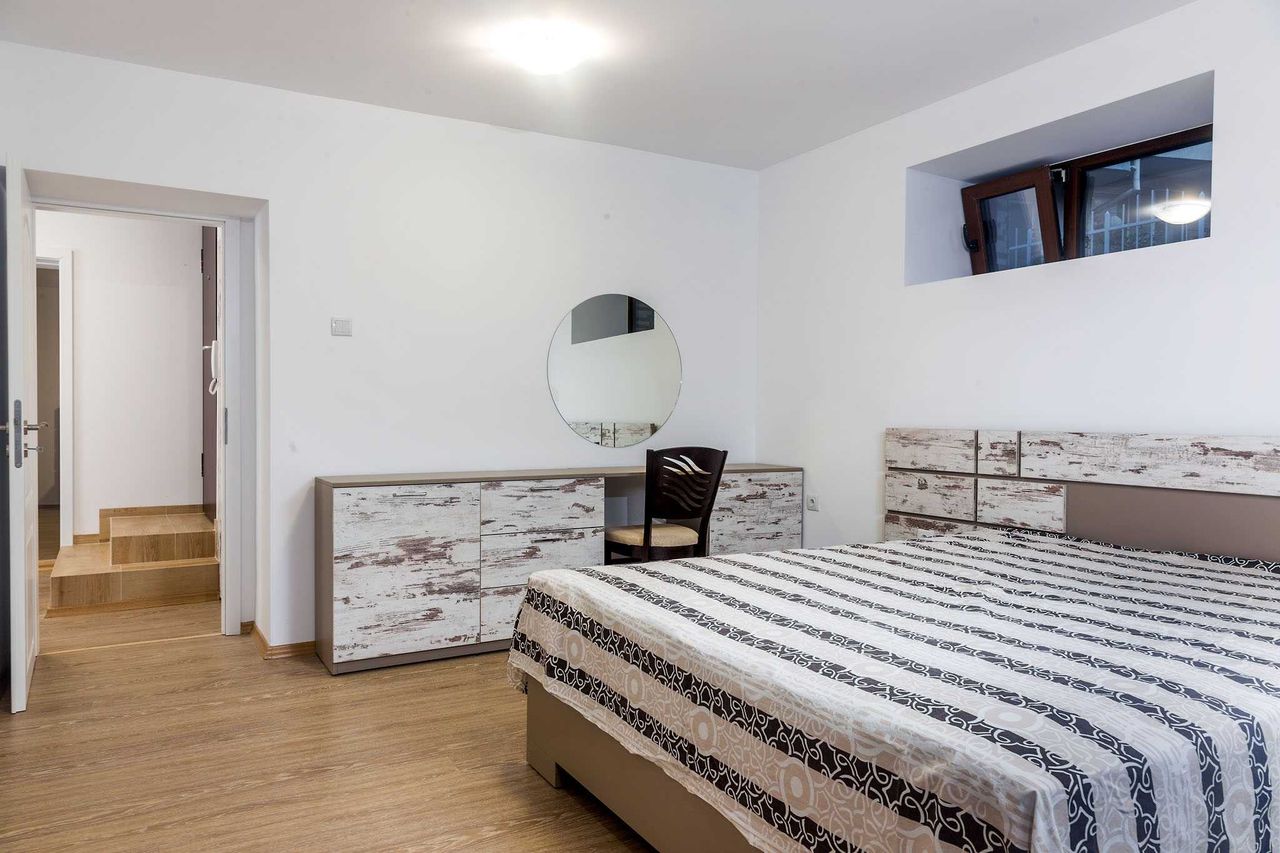 Дава се под наем Етаж от къща в Пловдив, Център - 180 кв.м за 918 € - Снимка #7
