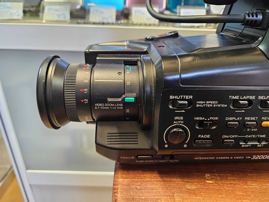 Видеокамера Hitachi VM-3200E Много добър външен вид, пълен комплект.