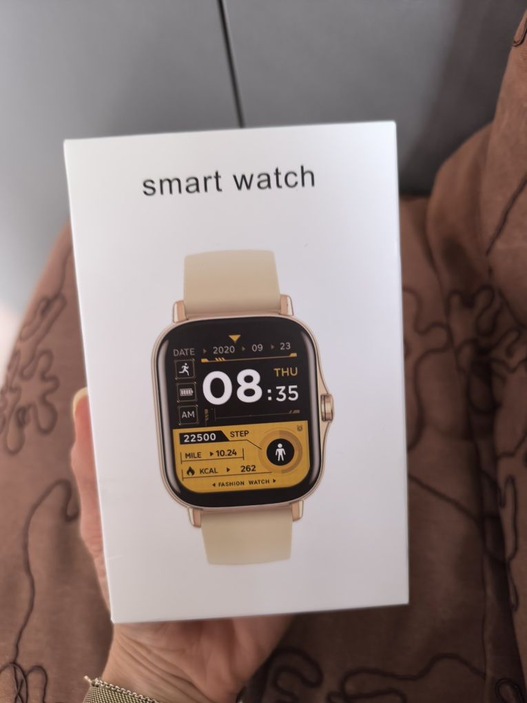 Чисто нов смарт Часовник smart watch