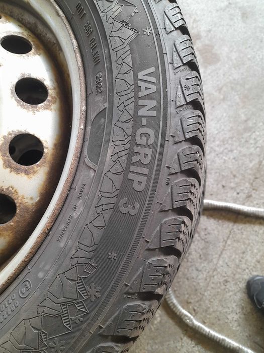 Продава джанти с гуми 205 65 16С за Опел Виваро,Рено Трафик,Нисан