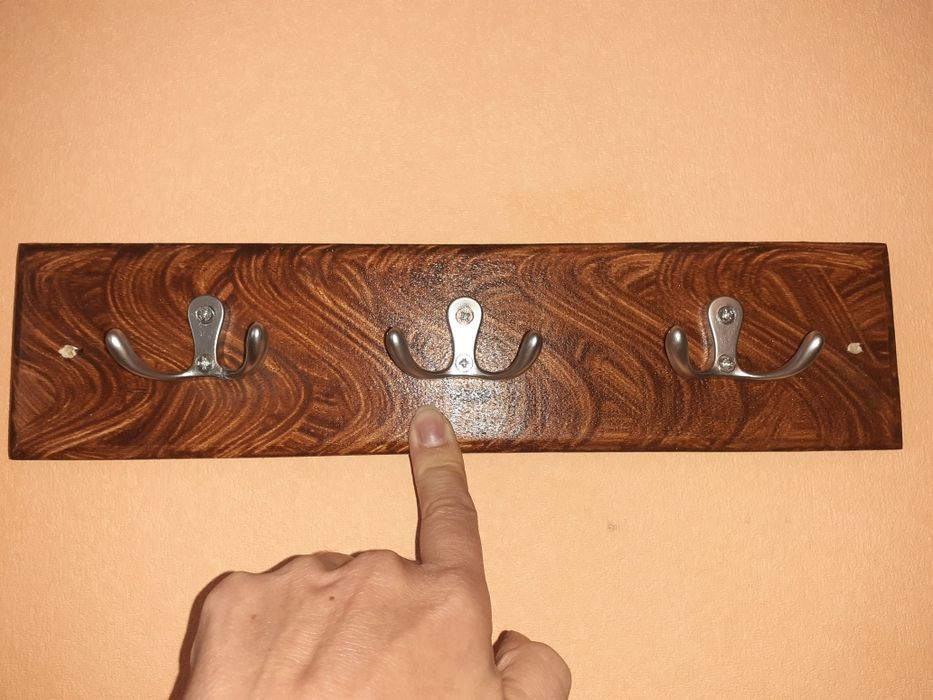 Дървени закачалки за стена