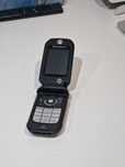 Telefon cu clapeta Motorola cu încărcător original